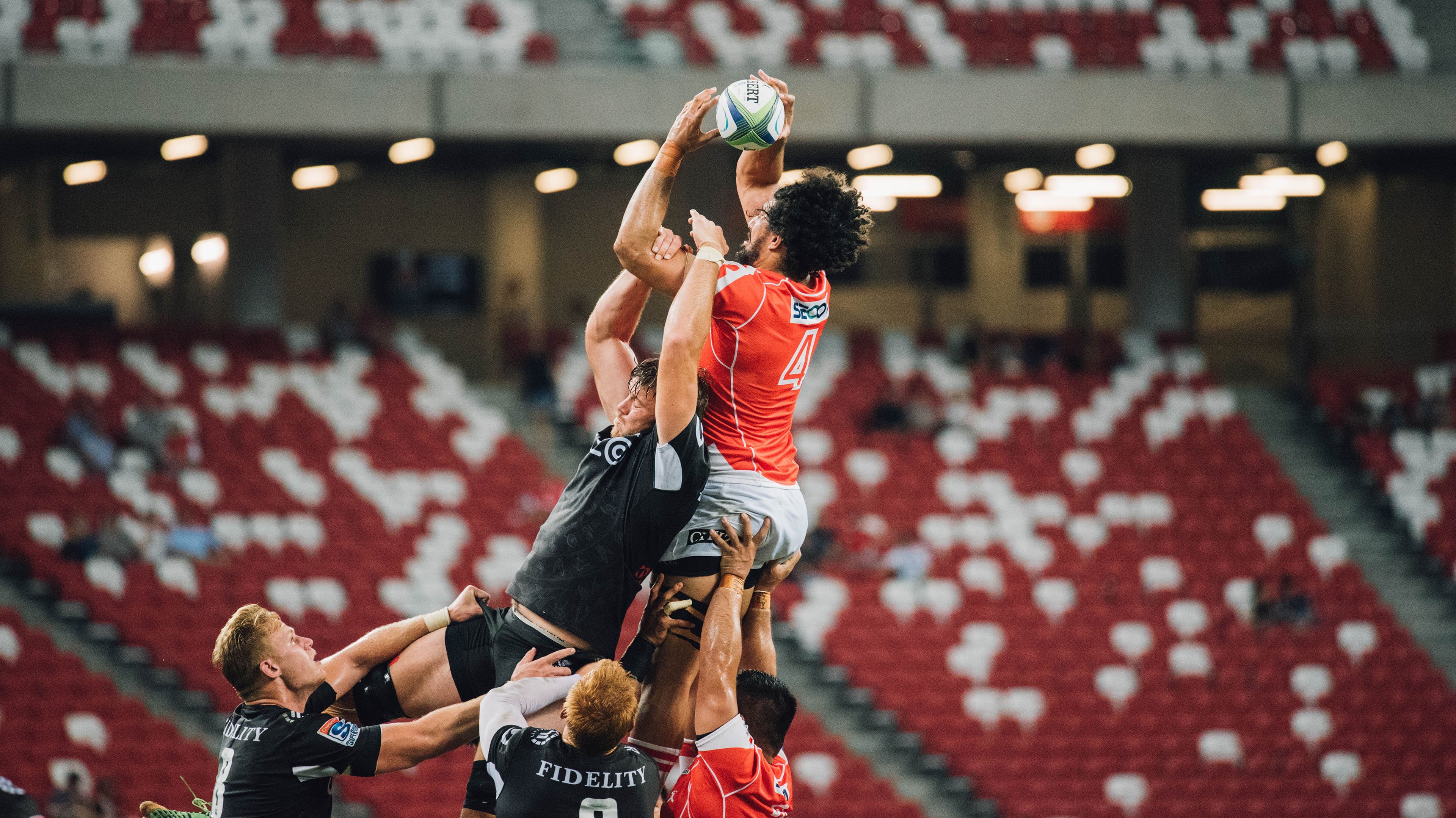 “战火点燃！两队鏖战九局，胜负只在一线之间”