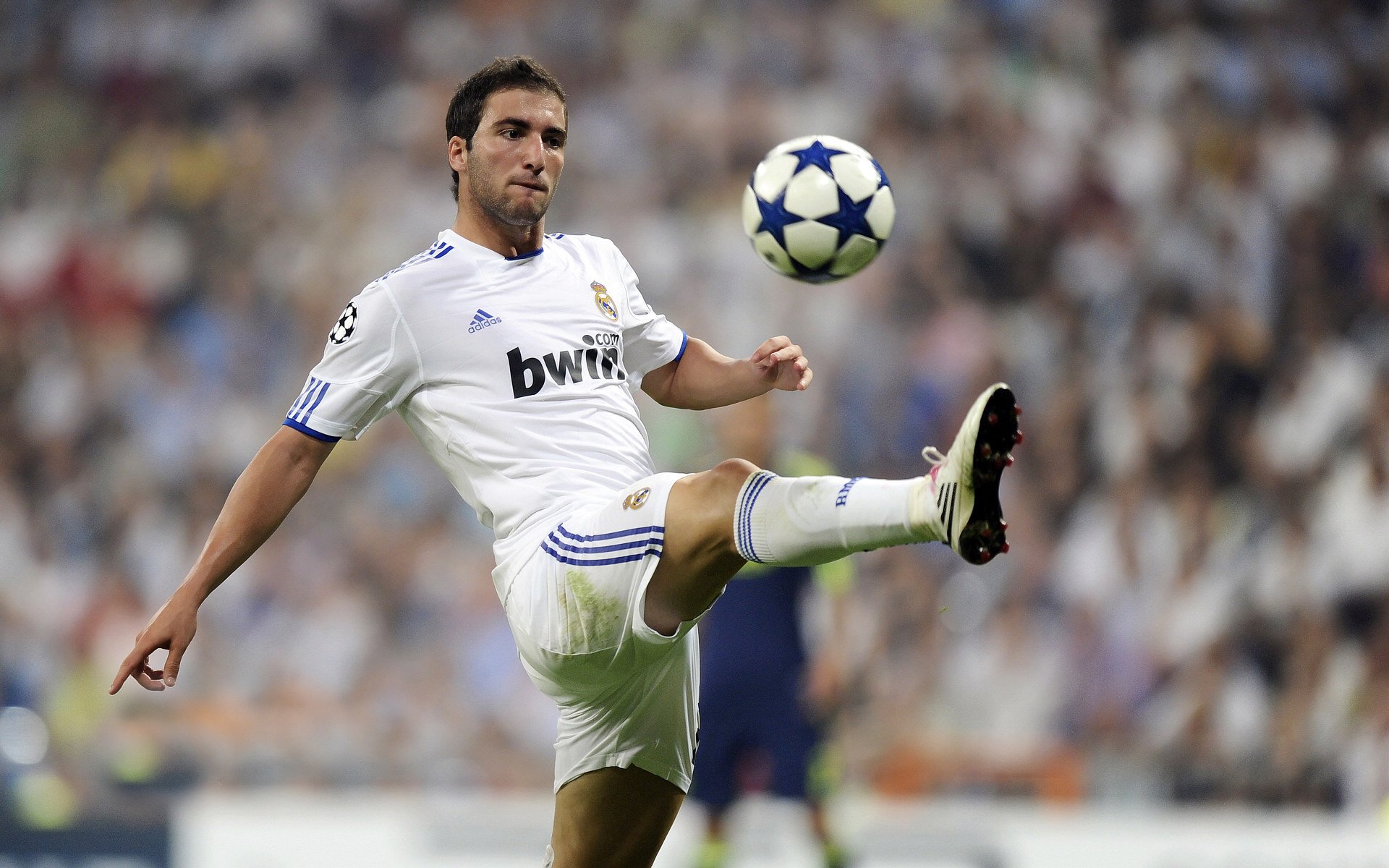 “英超大战一触即发,胜局之变引发广泛关注”,英超比赛集锦