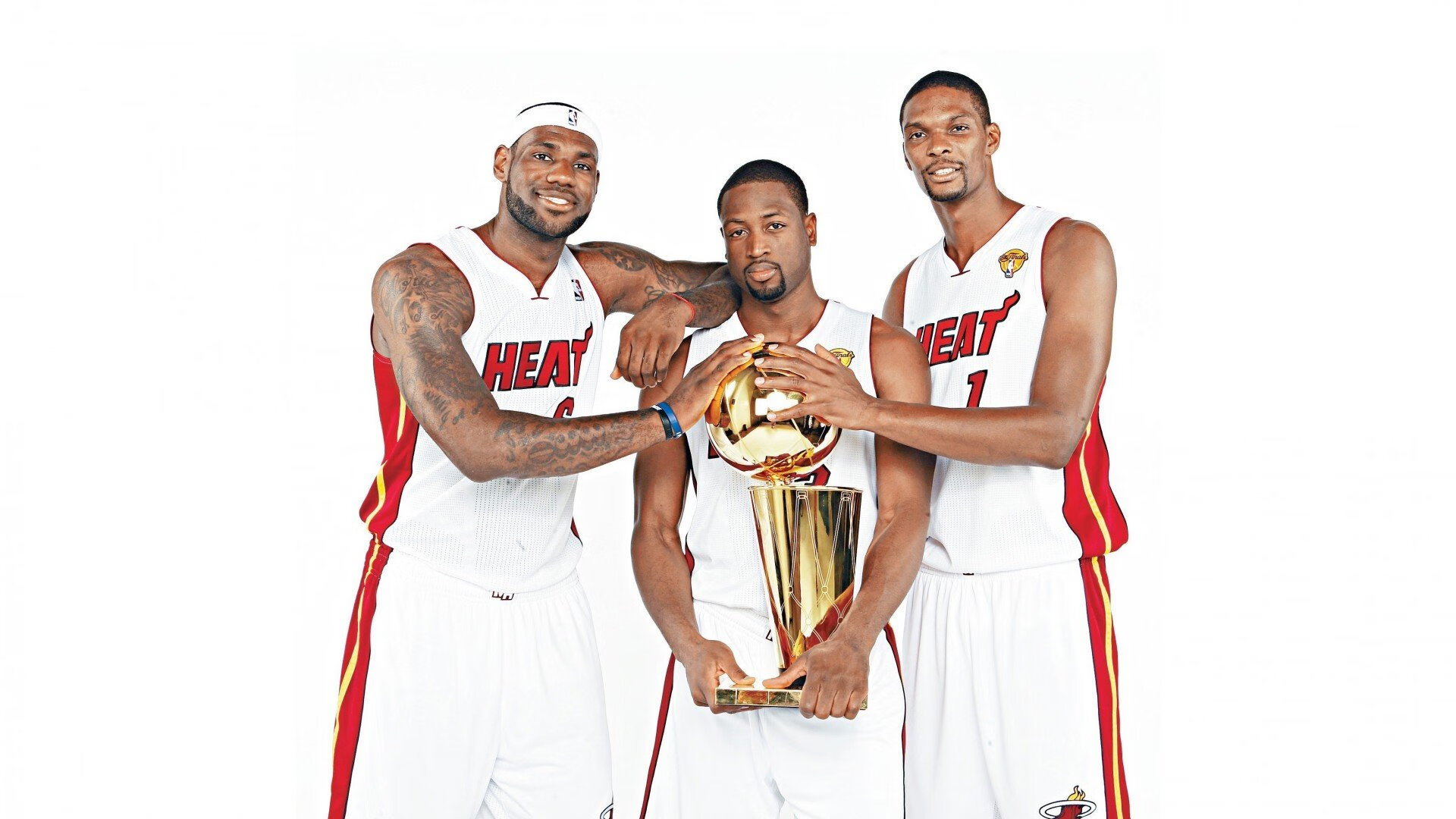 史上第一个在季后赛连续投中超远距离三分球的球员,中场超远三分球