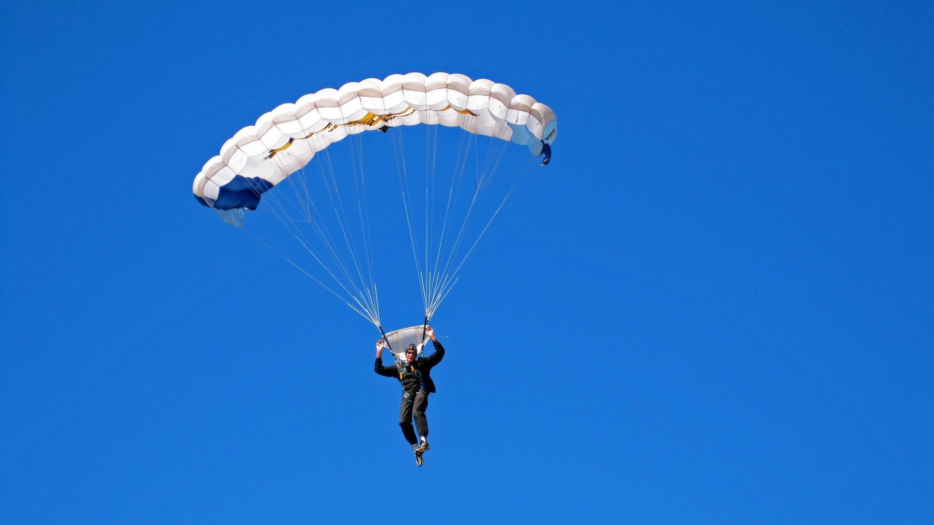 青少年篮球创新科技教育宣传活动在各大城市展开，青少年篮球技巧大赛策划案